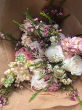 hand-tied Bouquet soft/ pastels