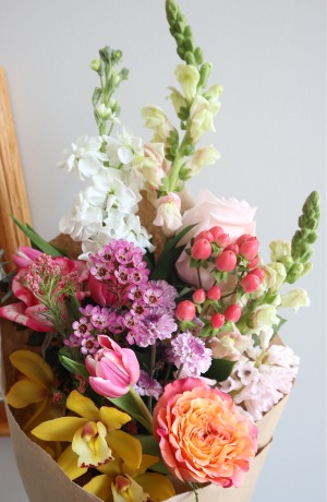 Hand-Tied Cut Flower Bouquet 