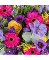 Hand wrap bouquet - Seasonal mix flowers 