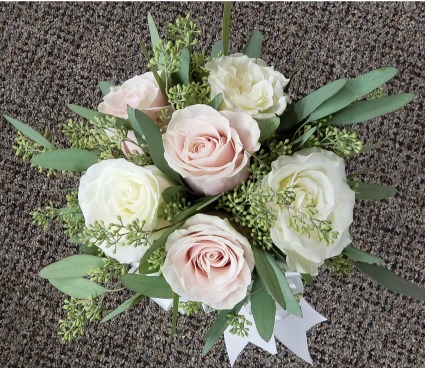 Handheld 8 Handheld Bouquet
