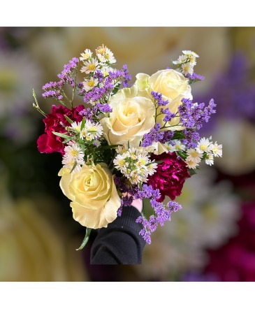 Handheld Bouquet PICKUP IN STORE ONLY in Bristol, VT | Scentsations Flowers & Gifts Handheld Bouquet PICKUP IN STORE ONLY in Bristol, VT | Scentsations Flowers & Gifts