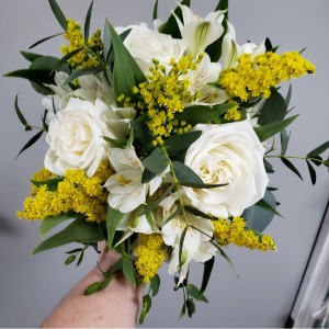Handheld Bouquet White & Yellow