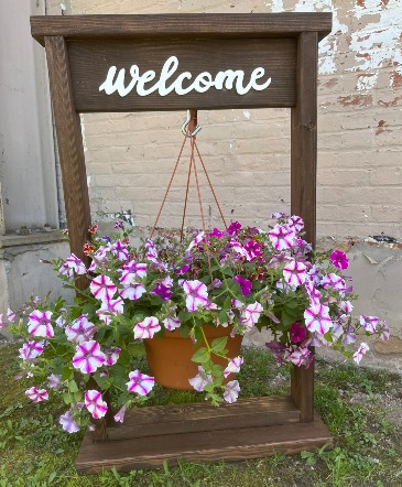 Hanging Basket Welcome Sign Plant in Medina, NY | CREEKSIDE FLORAL AND DESIGN