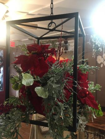 HANGING LANTERN ARRANGEMENT/GIFT/HOME