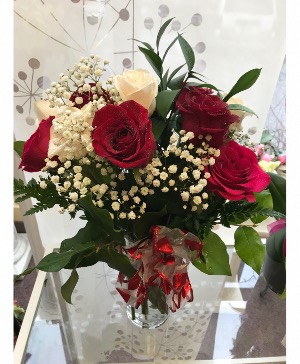 Happy and  love  Roses  Vase Arrangement 