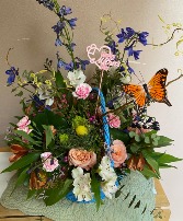 HAPPY MOTHERS WEEK BASKET FREASH FLOWERS WITH ACCENTS OF SPRING