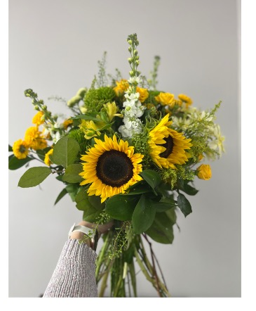 Happy Sunflower Bouquet in Aurora, ON | Petal Me Sugar Florist Happy Sunflower Bouquet in Aurora, ON | Petal Me Sugar Florist