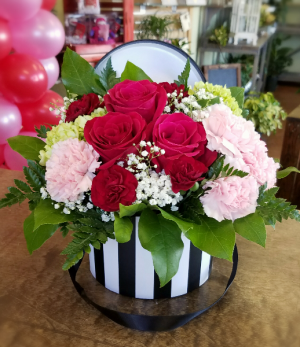 Hat Box of Blooms Valentine's Day in Clinton, OK - Prairie 