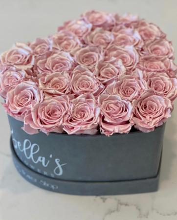 Year Long Roses In A Box Luxury Boxed Rose Arrangements New York Heart Box Eternity Roses That Last A Year
