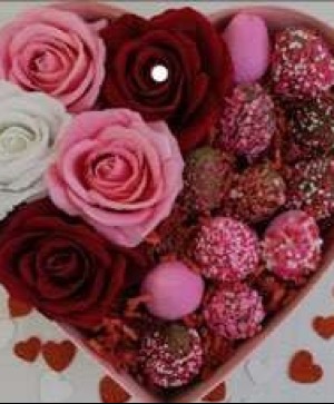 HEART FILLED ROSES & BERRIES VALENTINES