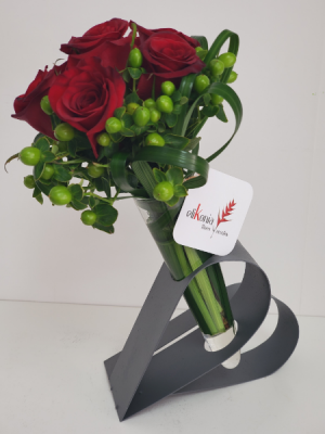 Heart in your hand V21-0314 Flower Arrangement in San Juan, PR | ELIKONIA FLOWERS Heart in your hand V21-0314 Flower Arrangement in San Juan, PR | ELIKONIA FLOWERS