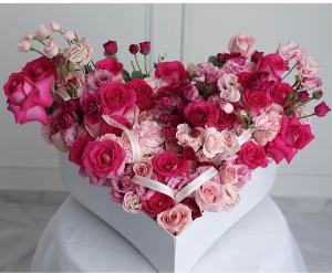 Heart of Petals: The Magenta Dream Box The Magenta Dream Box