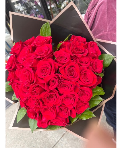 Heart shape Rose bouquet Hand tight bouquet
