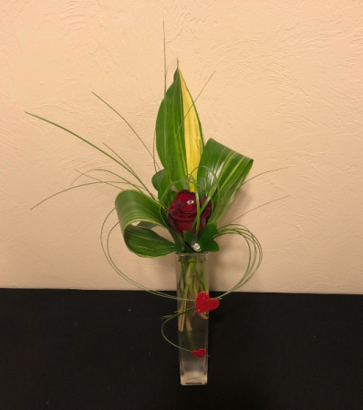 Heart Stopping Budvase Arrangement