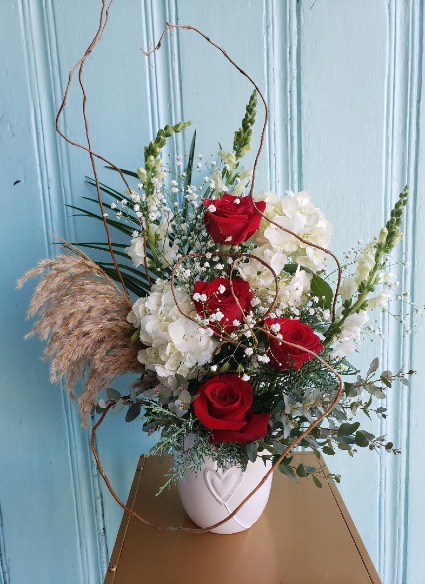 HEARTFELT ELEGANCE FLOWER ARRANGEMENT