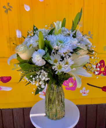 Heartfelt Sympathy Arrangement in Lancaster, CA | GONZALEZ FLOWER SHOP