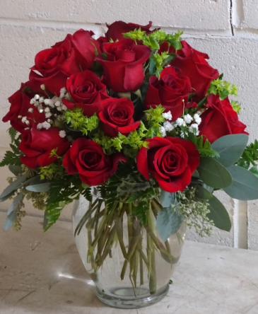 Hearts On Fire 18 Roses Arranged in a clear vase