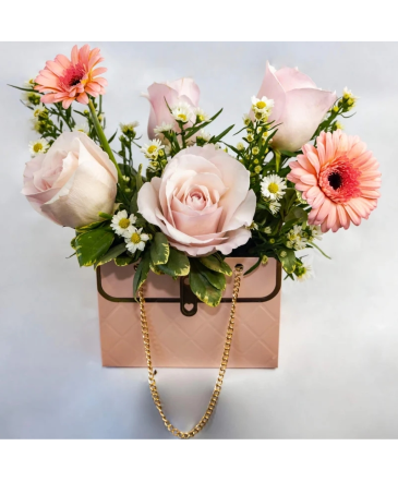 Hello Beautiful   flowers Purse  in Kissimmee, FL | Amor Florist & Gift Baskets