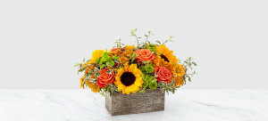 Garden Gathered RUSTIC CENTERPIECE in Leominster, MA | DODO'S PHLOWERS Garden Gathered RUSTIC CENTERPIECE in Leominster, MA | DODO'S PHLOWERS