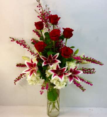 Hello Gorgeous! Vase Arrangement in Troy, MI | DELLA'S MAPLE LANE FLORIST