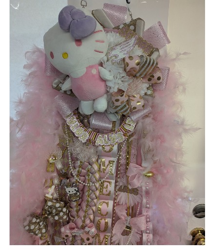 HELLO KITTY THEMED  EXTRA LARGE MUM