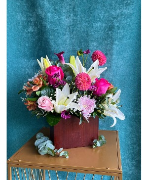 HELLO THERE DAHLIA FLOWER ARRANGEMENT