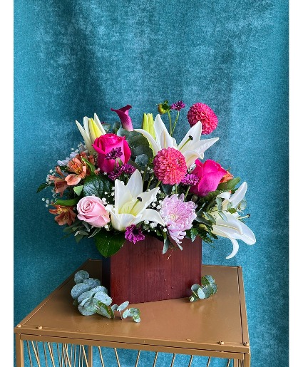 HELLO THERE DAHLIA FLOWER ARRANGEMENT