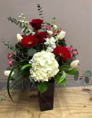Her Maghesty Tall romantic floral arrangement