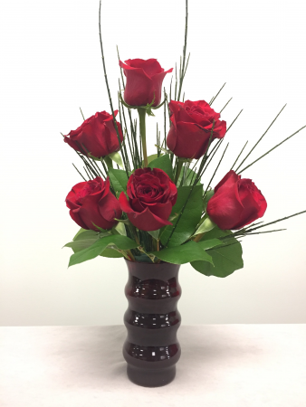 Hi Style Half Dozen Red Rose Arrangement