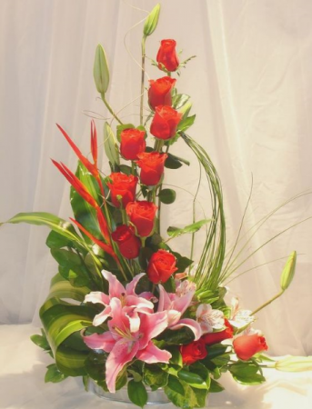 High style dozen red roses with lilies  