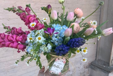 HMD 'happy mother's day' Vase Arrangement in Medina, NY | CREEKSIDE FLORAL AND DESIGN