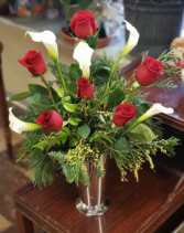  Holiday 1/2 Dozen Red Rose and Calla Julep Arrangement