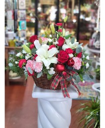 Holiday Basket w White Lilies 