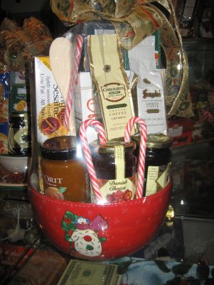 HOLIDAY GIFT BASKETS 