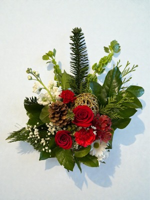 Holiday Harmony Handheld Bouquet