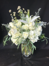 Holiday Inn Vase in white