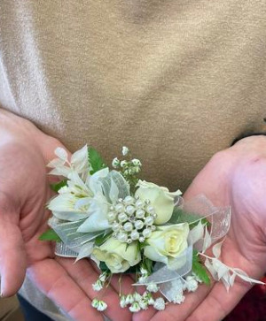 Pure Elegance Corsage Hollie and Pine