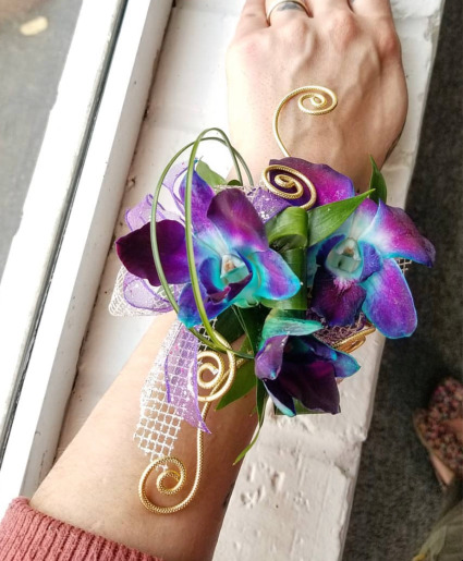 Hollie & Pine's Dendrobium Orchid Corsage 