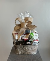 Holly Gourmet Basket