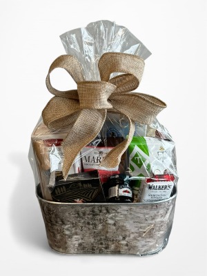 Holly Gourmet Basket