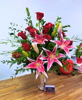 Hollywood Dozen Rose Arrangement