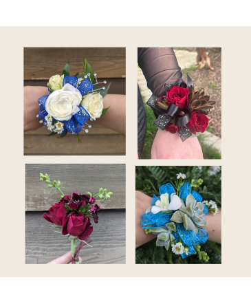 Homecoming Corsage and Boutonniere  in Coralville, IA | Every Bloomin' Thing