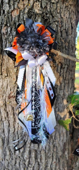 Homecoming Mum - Small 
