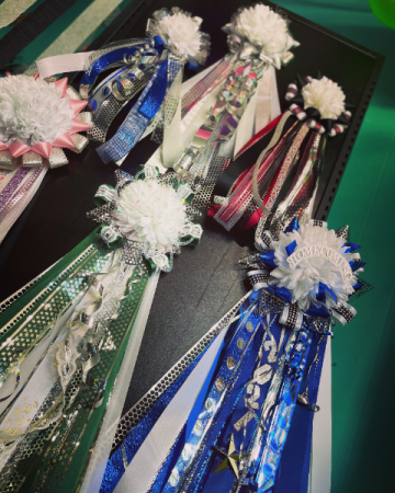 HOMECOMING MUMS AND GARTERS