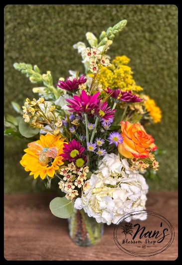Honey Bee  in Bryan, TX | NAN'S BLOSSOM SHOP