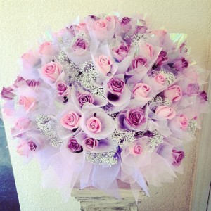 Hong Kong Style 18 Roses Hand tied Bouquet **FREE 8 PCS OF FERRERO BOX OF CHOCOLATE** in Vancouver, BC | ARIA FLORIST Hong Kong Style 18 Roses Hand tied Bouquet **FREE 8 PCS OF FERRERO BOX OF CHOCOLATE** in Vancouver, BC | ARIA FLORIST
