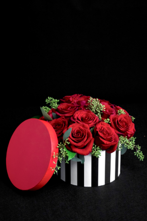 (Hot) Hats off to Love A Dozen Rose