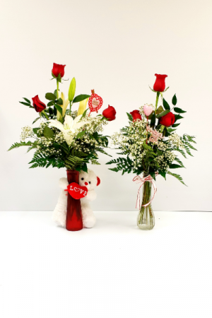 hug bear/ red rose bud vase hugging bear/ red rose vase