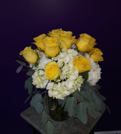 hydrangea and roses vase arrangement