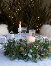 Hyg·ge  Table Top Wreath with Pillar Candle 